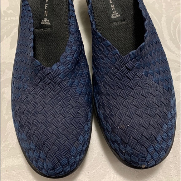 Steve Madden Wedge. Size 8-1/2 Navy .Stretchy - Picture 2 of 3